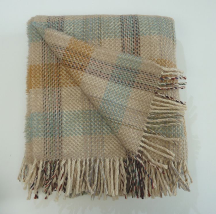 Picture of Chunky pure wool throw/blanket