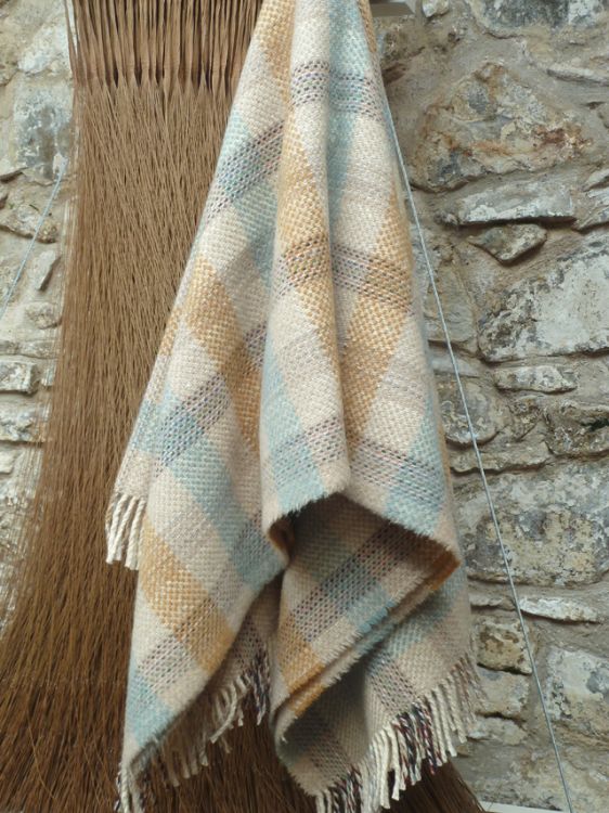 Picture of Chunky pure wool throw/blanket