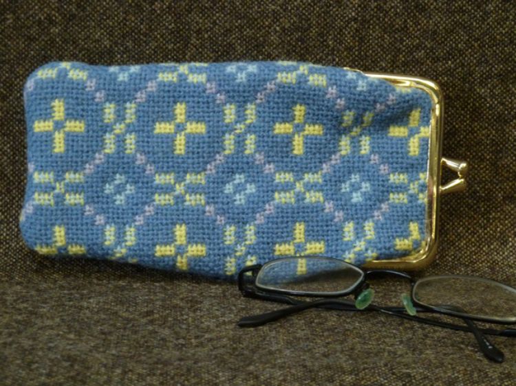 Picture of   Welsh Tapestry Spec Case - 03