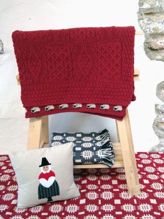 Picture of Red Wool Throw