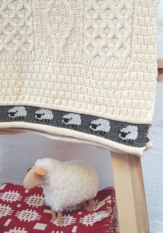 Picture of Ecru Wool Throw