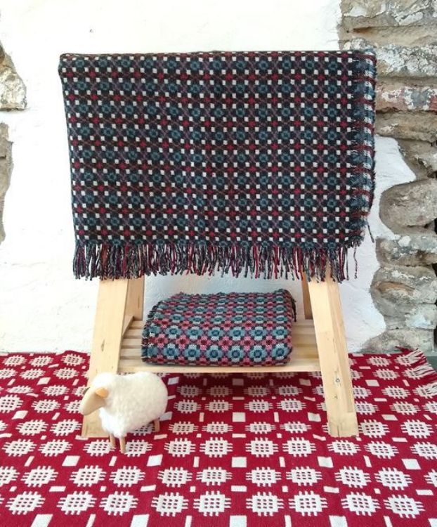 Picture of Welsh Tapestry Style Throw - Blue and Red