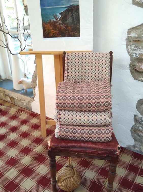 Picture of Welsh Tapestry Style Throw - Plum, Ecru, Sage