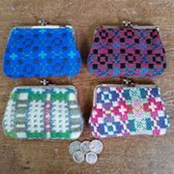 Show products in category Medium Purse