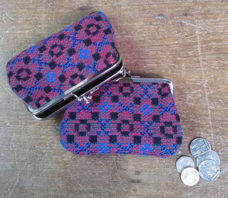 Picture of Medium Tapestry Purse - 090