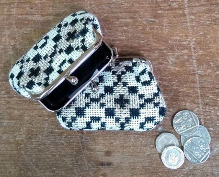 Picture of Small Tapestry Purse - 23