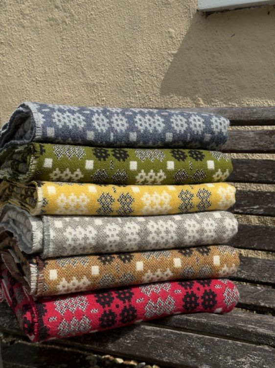 Picture of Welsh Tapestry Style Throw - Blue