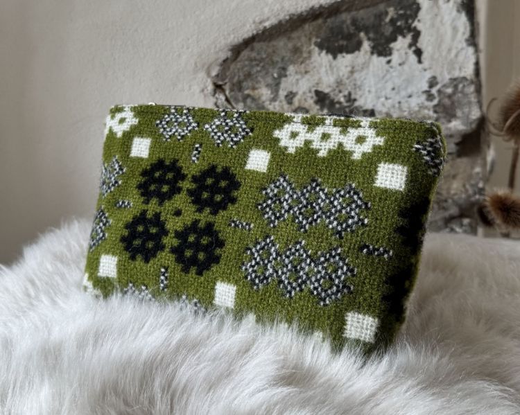 Picture of Green Tapestry Cosmetics Bag